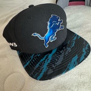 🧢 DETROIT LIONS NFL LOGO BLACK & BLUE NEW ERA SNAPBACK HAT 🧢